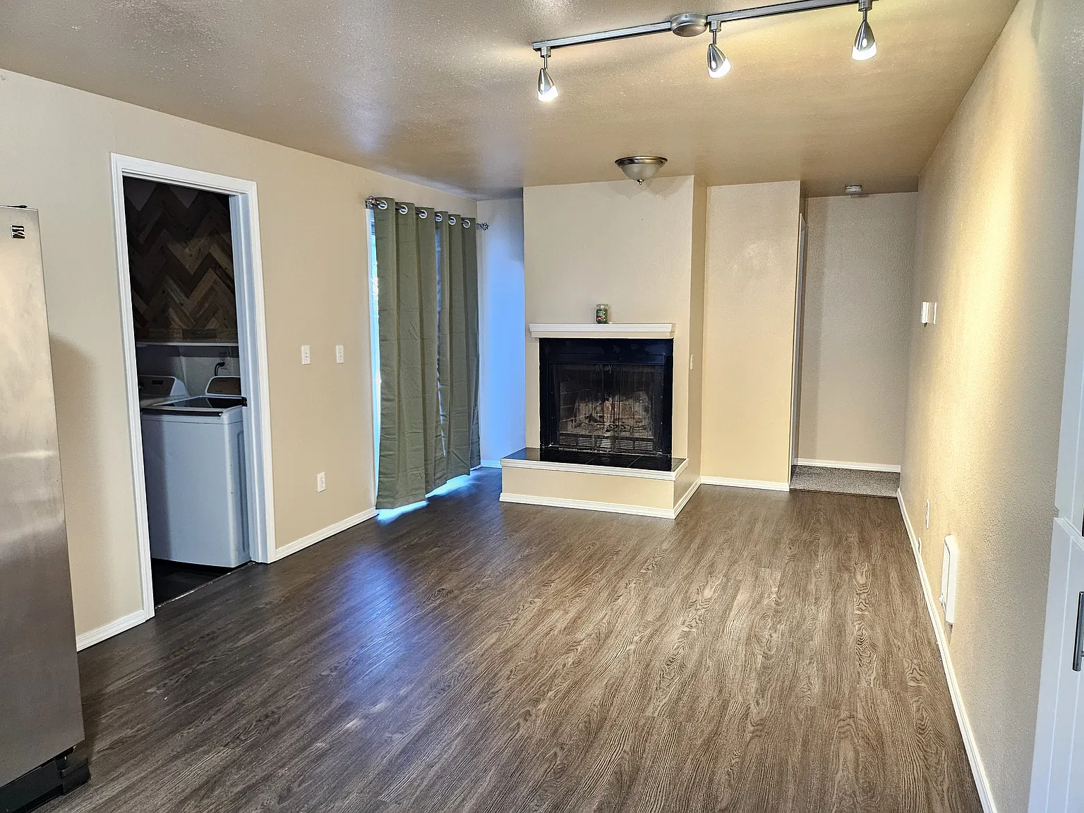 4 bed, 1320 sqft, $2,500 — Photo 2