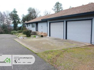 10560 Old Oregon Trl, Redding, CA 96003
