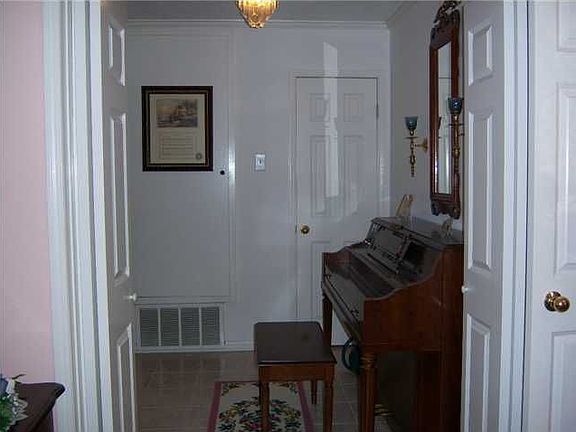 3rd image of 457 Larkwood Dr
