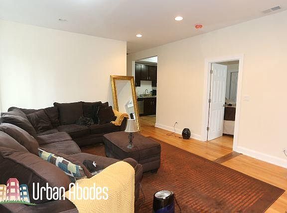 5th image of 2506 W Argyle St #Ua2