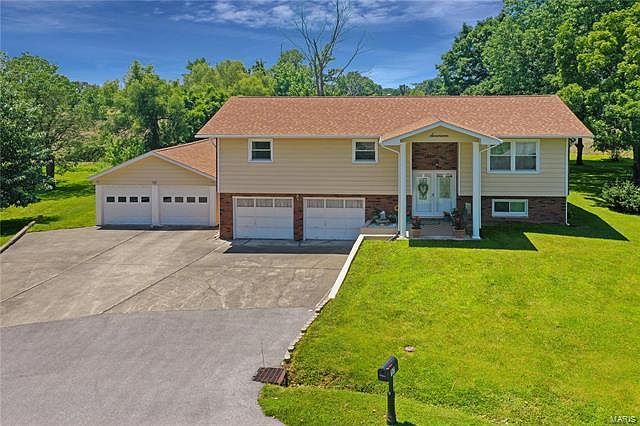 1st image of 17 Rosewood Dr