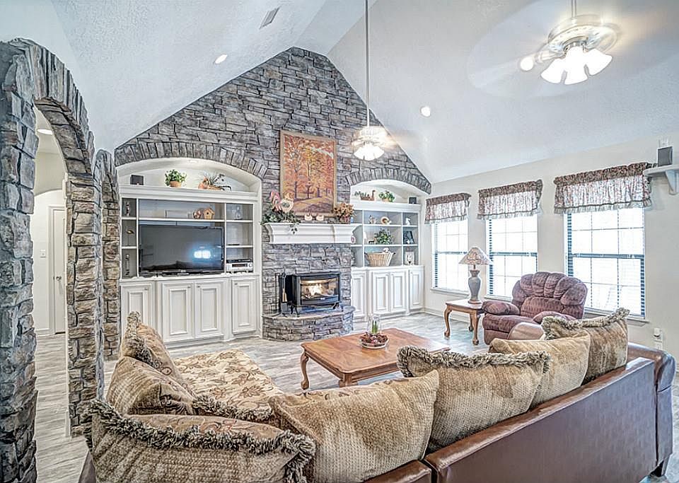 1st image of 27602 Bent Oak Ln