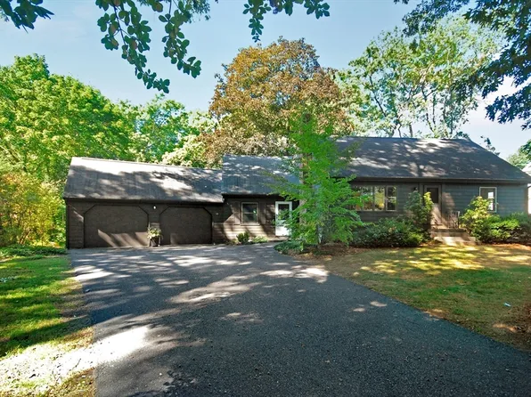 33 Monsen Rd, Concord, MA 01742