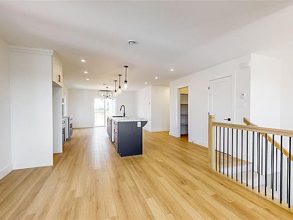 3rd image of 6 Flora Street