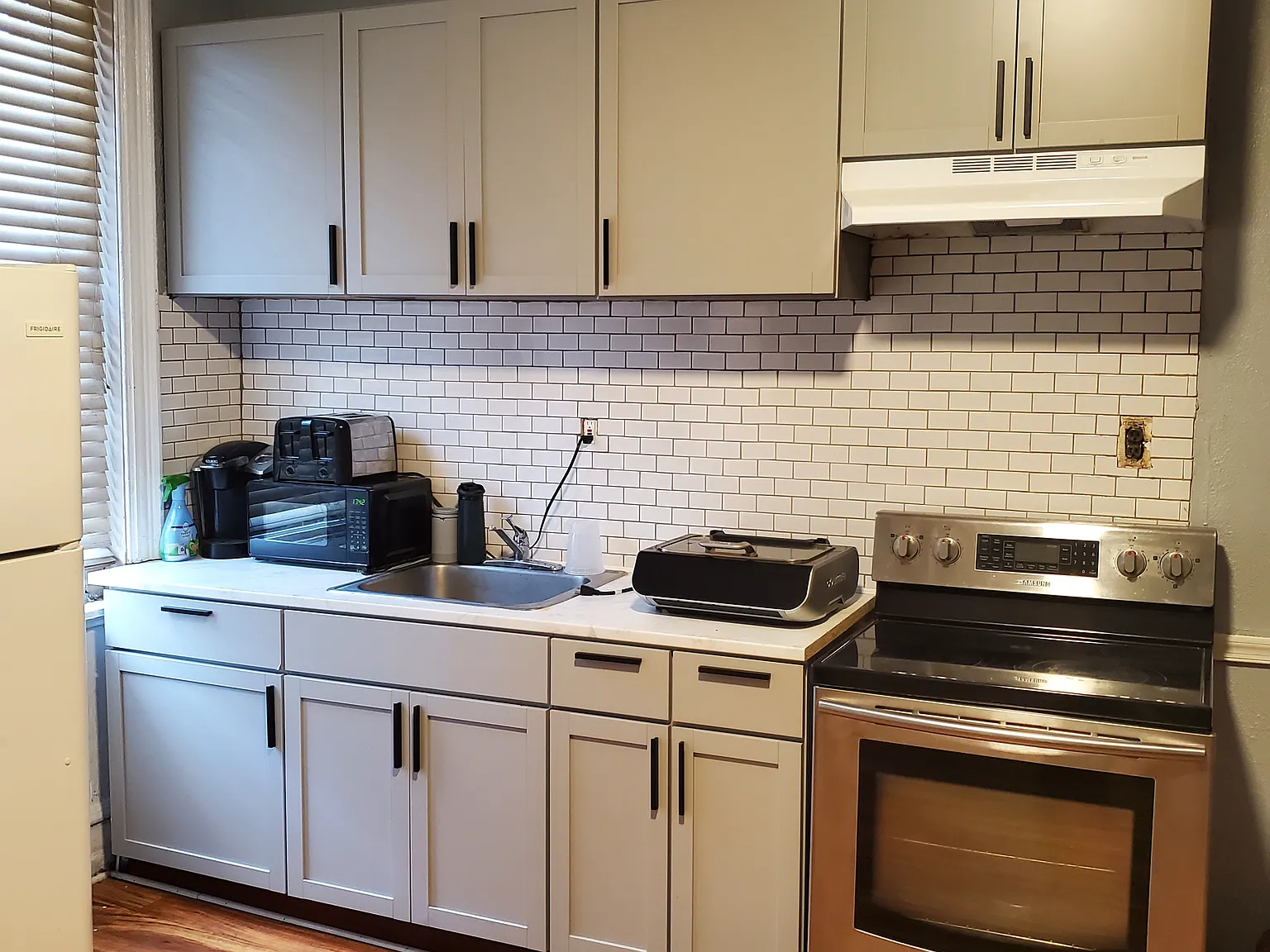 5 bed, 2320 sqft, $1,100 — Photo 2