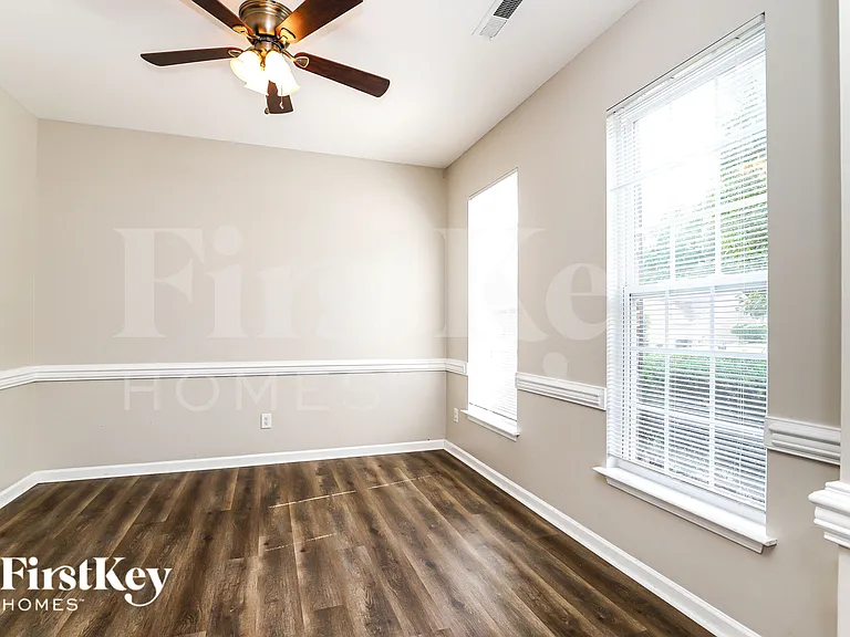 705 Hawthorn Ridge Dr — Photo 4