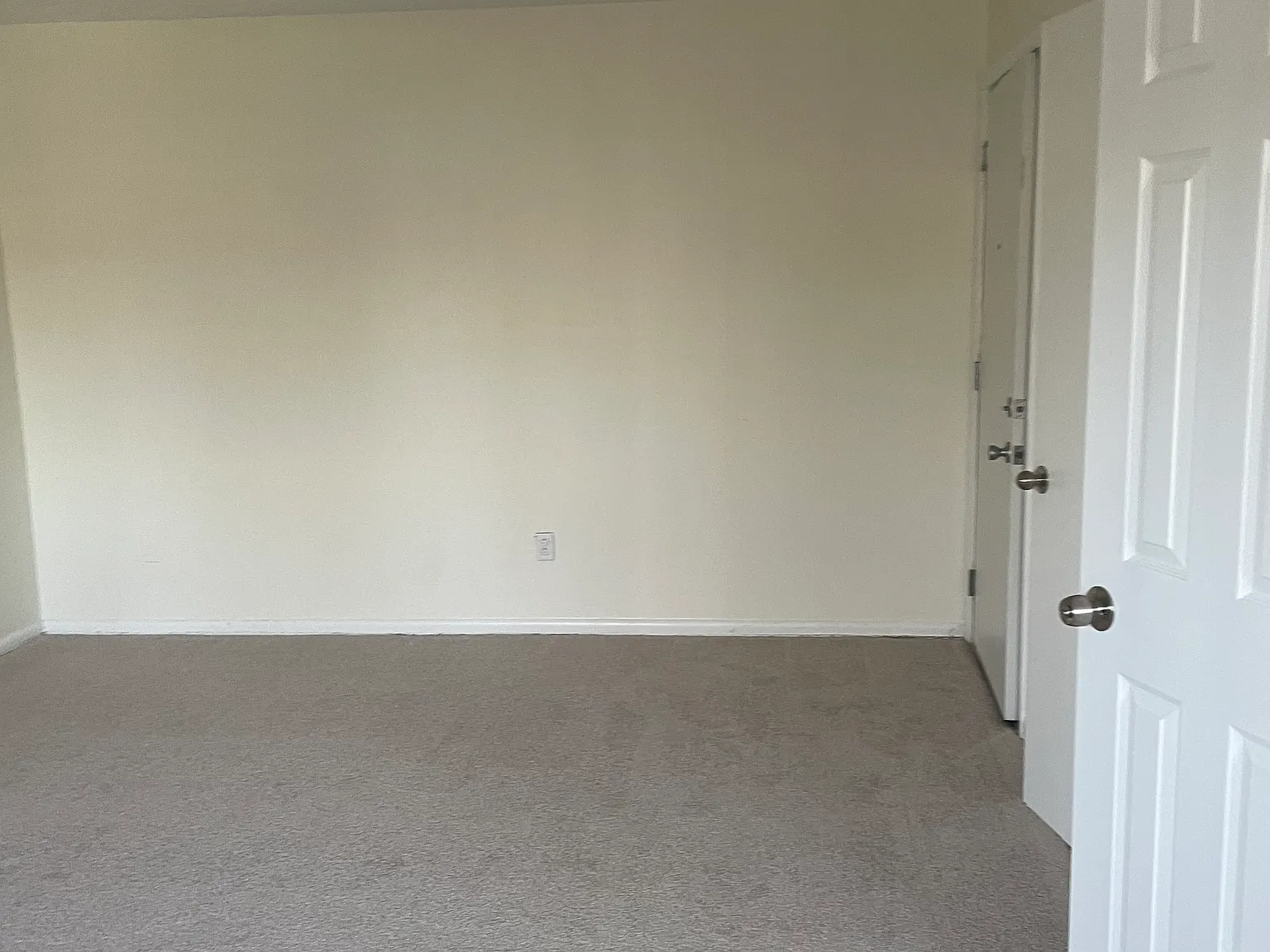 3 bed, 1033 sqft, $1,875 — Photo 3