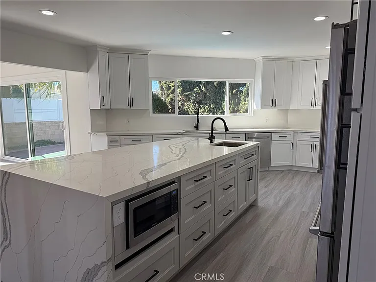 5527 Beckford Ave — Photo 14