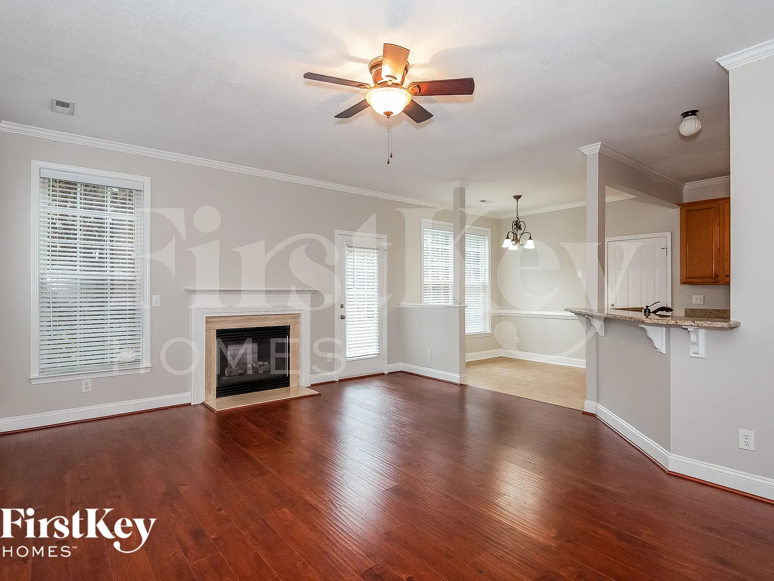 4 bed, 2.5 bath, 1918 sqft, $2,265 — Photo 2