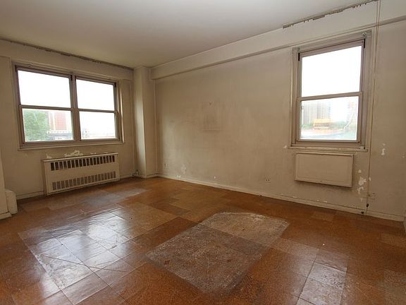 4th image of 2915 W 5th St APT 4F