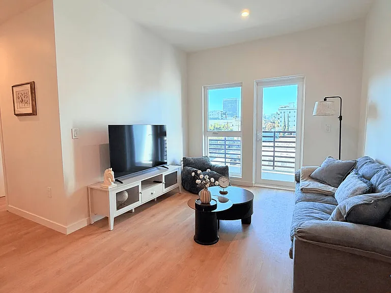 Lux Catalina — Photo 21