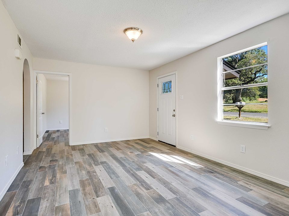 2nd image of 2504 De Soto Dr APT A