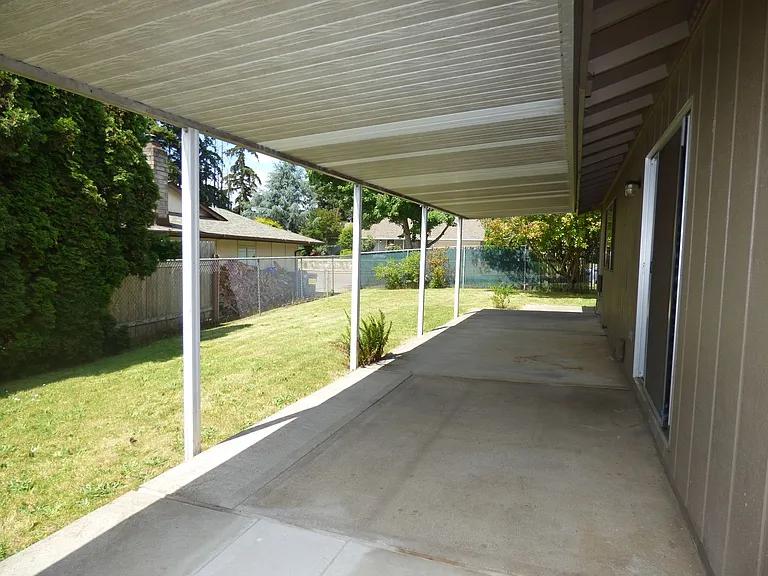 4824 Falcon Ct NE — Photo 37