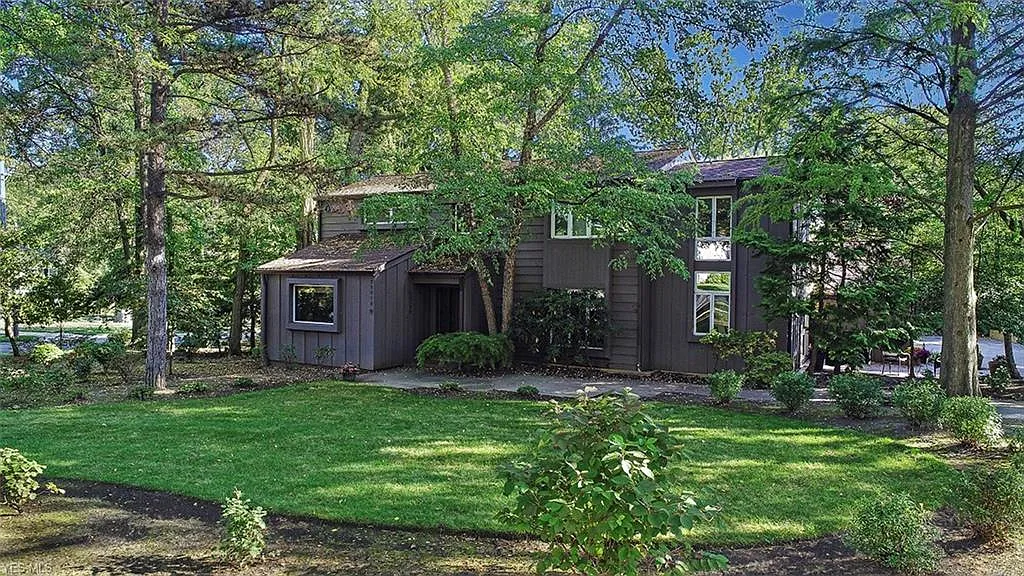 22099 Parnell Rd photo 1
