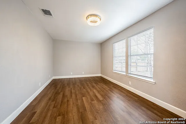4 bed, 2.0 bath, 1152 sqft, $2,100 — Photo 4