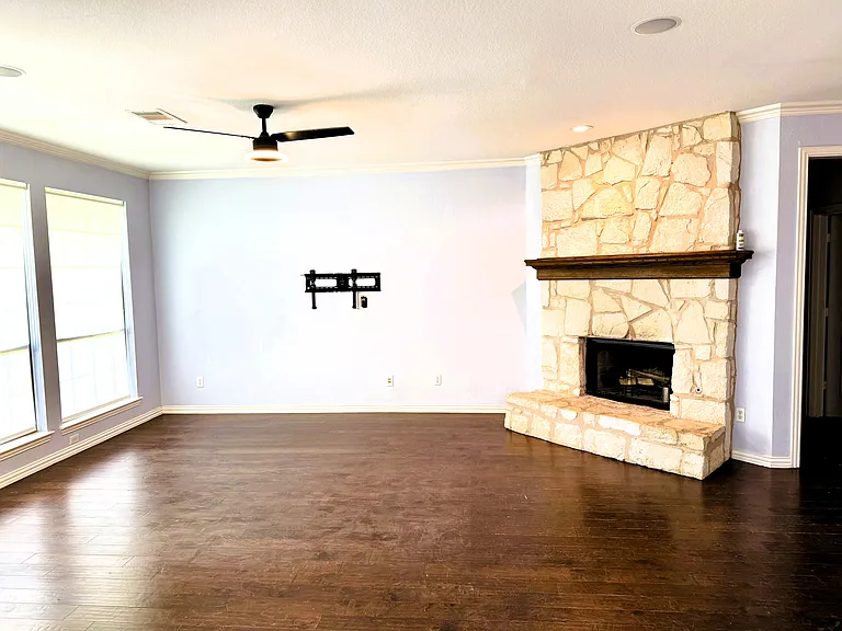 2489 Yuma Dr — Photo 3