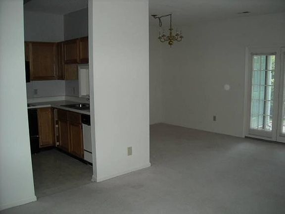 2nd image of 21 Forest Oaks Dr Unit 21