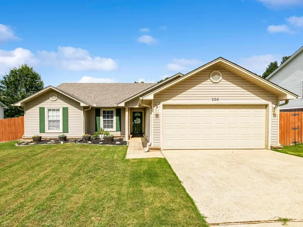 228 Sharron Oaks Ct, Benton, AR 72019