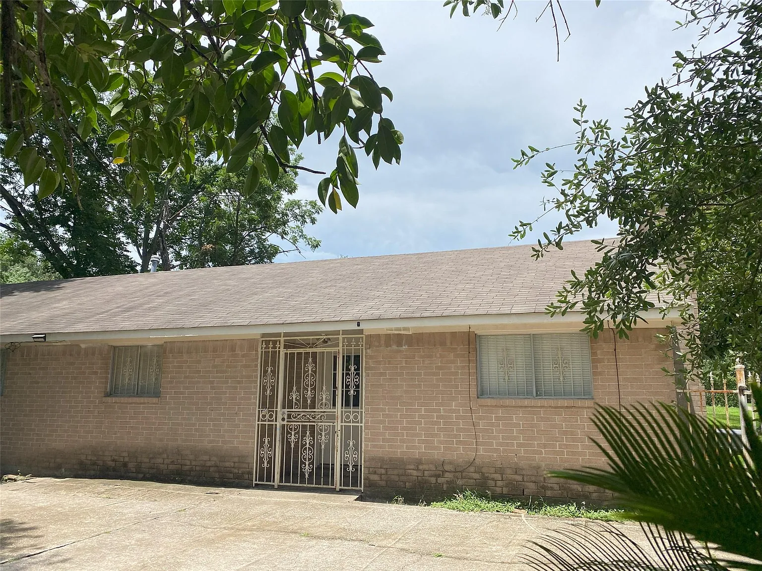 4 bed, 2.0 bath, 1635 sqft, $1,900 — Photo 3