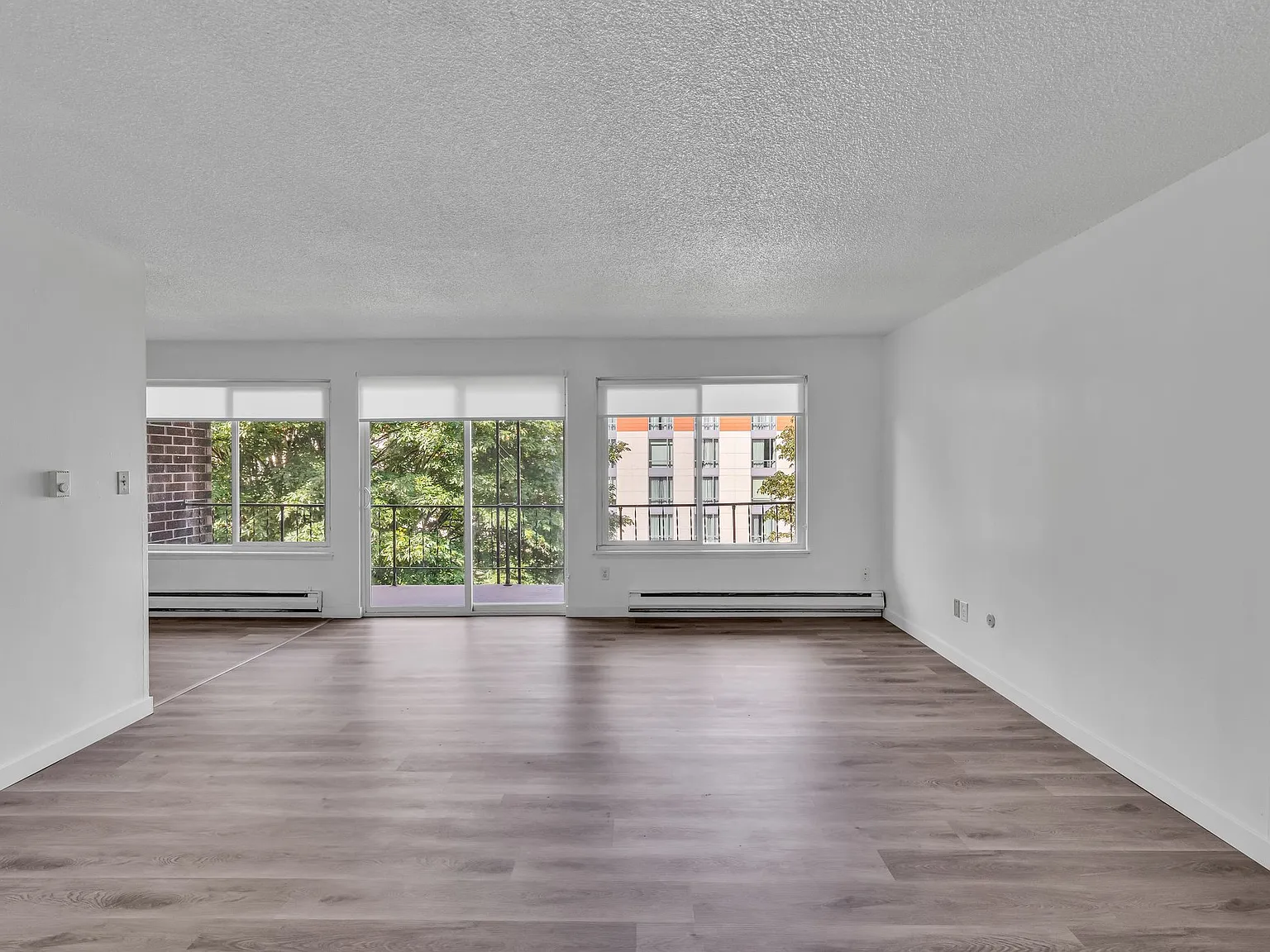 2 bed, 902 sqft, $1,800 — Photo 3