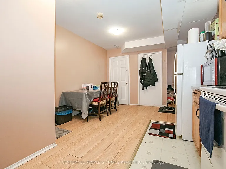 106 Winterfold Dr #LOWER — Photo 3