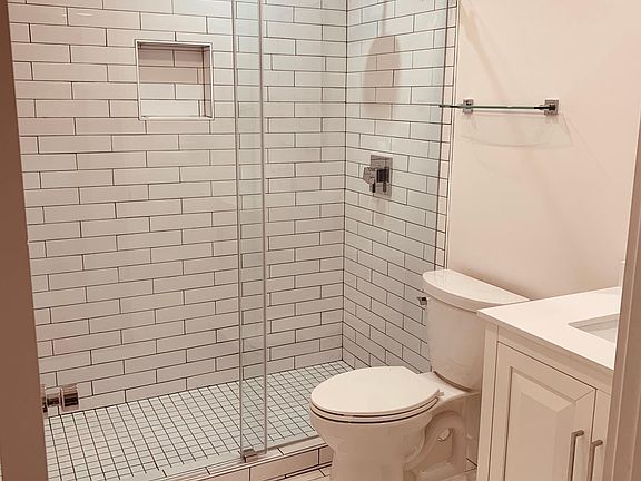 5th image of 654 Castro St #7