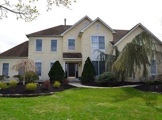 16 Oakwood Way, Princeton Junction, NJ 08550