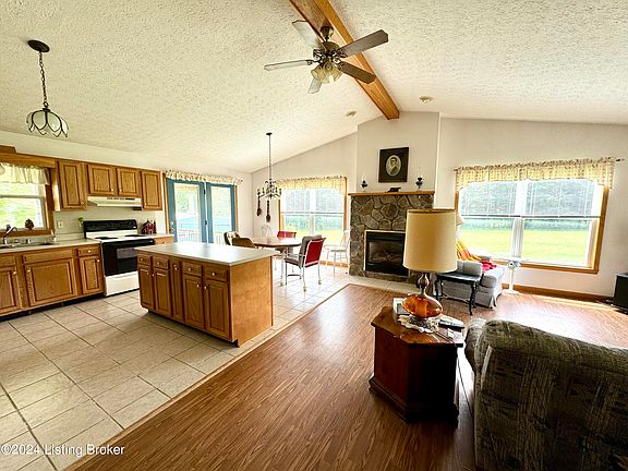 4th image of 424 Tucker Holmes Ln