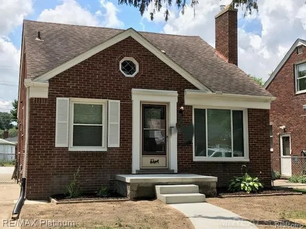 21160 Kenmore Ave, Harper Woods, MI 48225