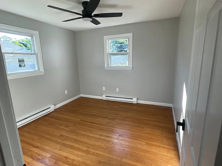 142 Beverly Ave #2 — Photo 4