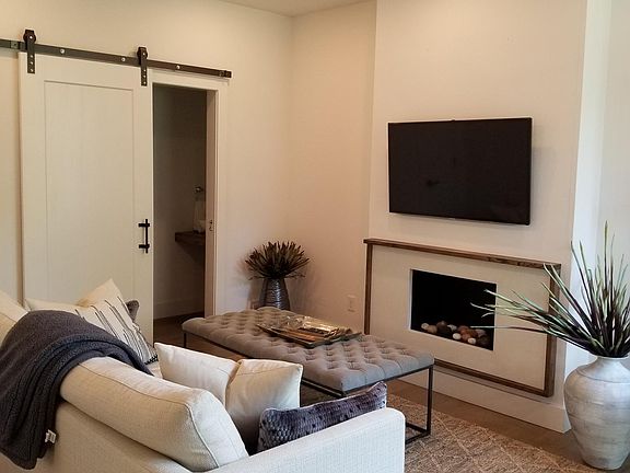 5th image of 302 NE Black Apple Ln #9302