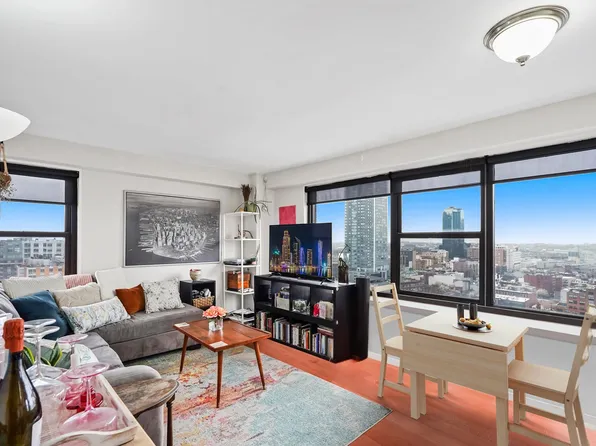 135 Montgomery Street image 1 of 9