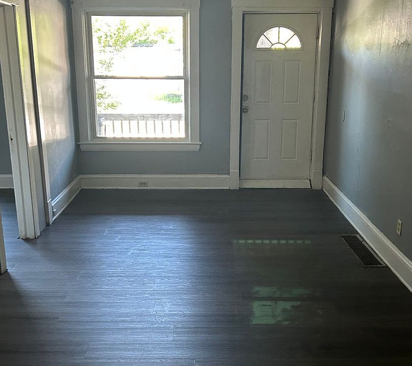1st image of 10512 Greenlawn Ave #1