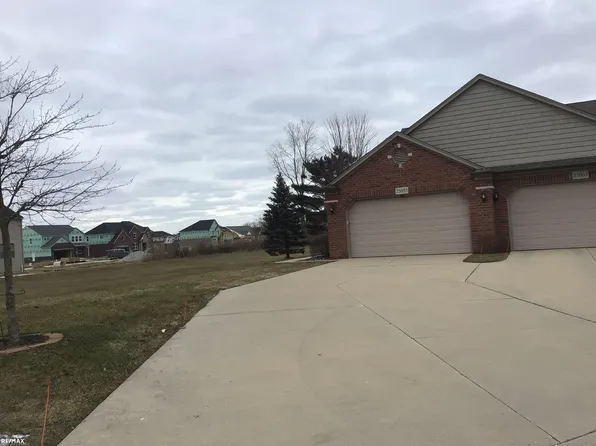25055 Kerwick Dr, Chesterfield, MI 48051