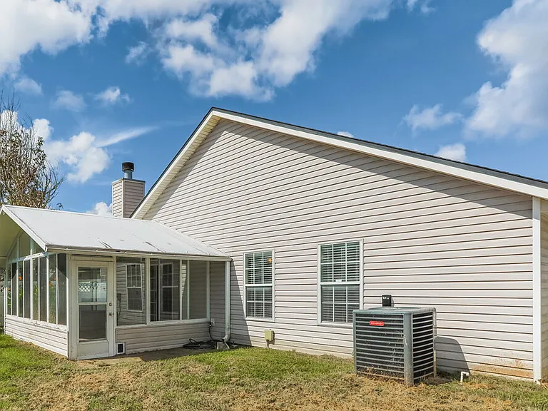 1829 Northglen Cir — Photo 14
