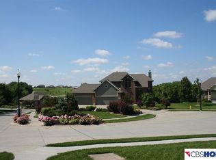1507 Vivian Cir, Papillion, NE 68046