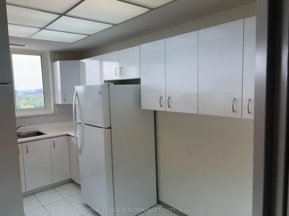 1705 Playfair Dr #Penthouse 8, Ottawa, ON K1H 8P6