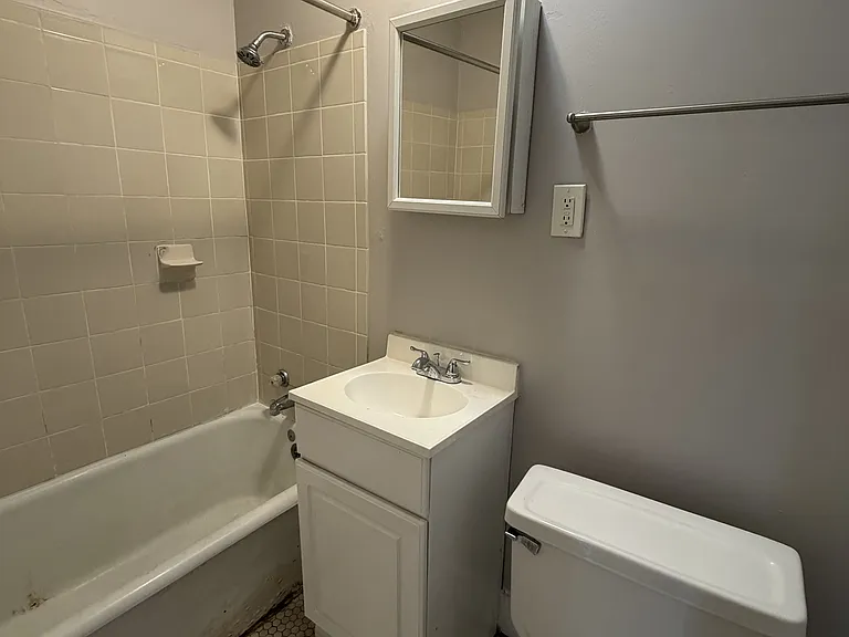 3713 Summit St #3715 — Photo 14