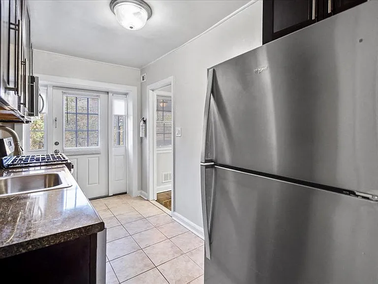 Scotland Park Townhomes — Photo 25