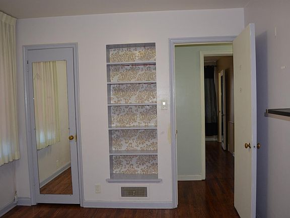 5th image of 1901 E Hillcrest Ave S