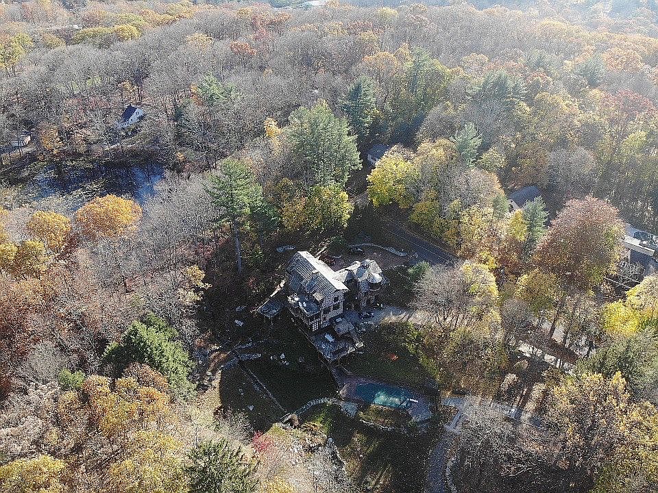 2nd image of 23 Peaceable St
