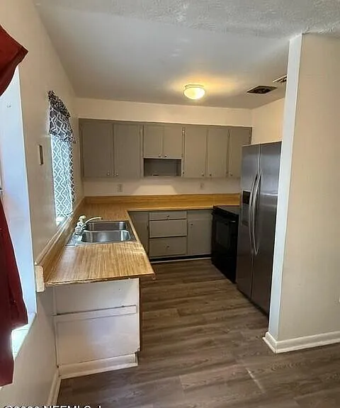 9131 Jefferson Ave — Photo 2