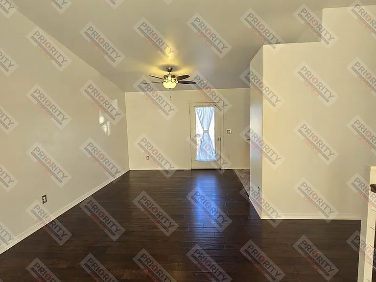 831 Sutherland Cove Ln — Photo 4