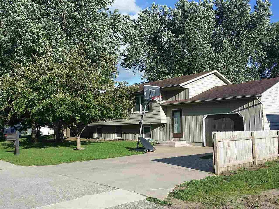 1st image of 903 Lincoln St