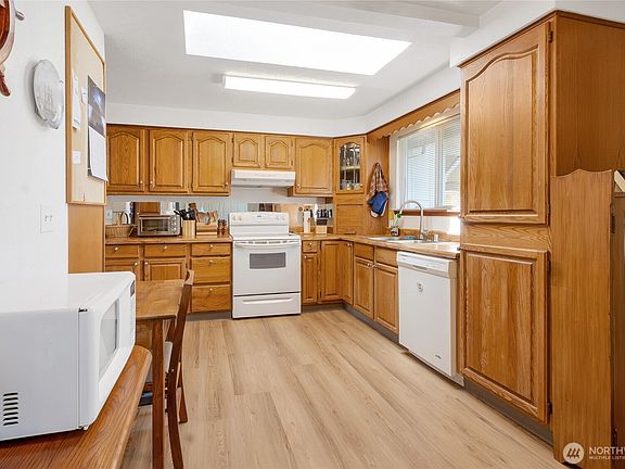 5th image of 922 140th St E