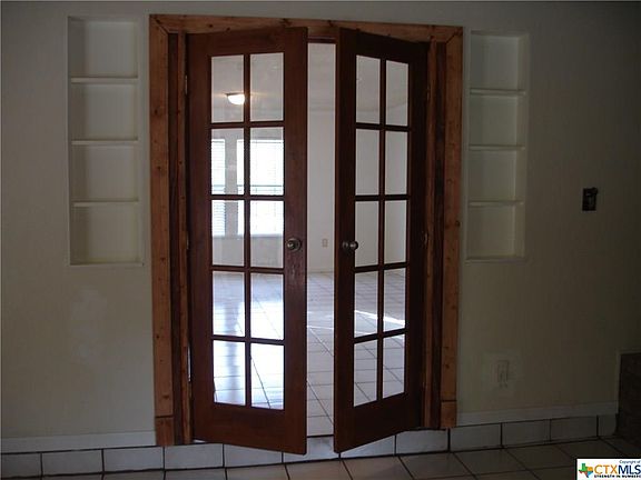 3rd image of 1003 Rhonda Lee St