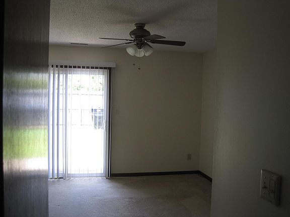 4th image of 3934 Buchanan Dr