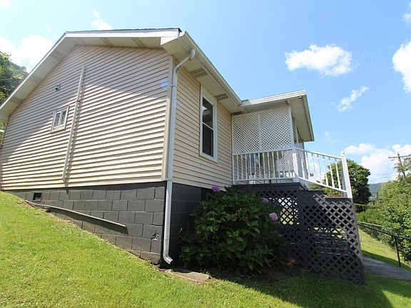 2nd image of 1304 Terrace St