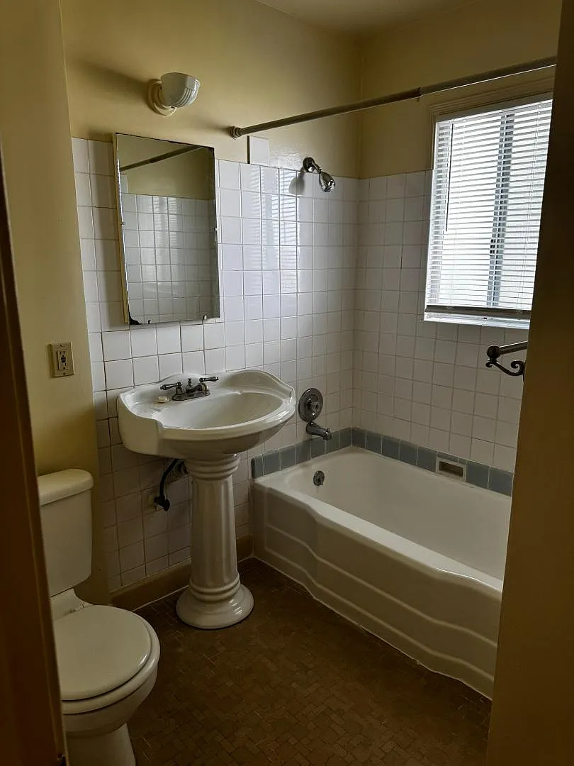Unit Photo - 309 Birmingham Rd #309