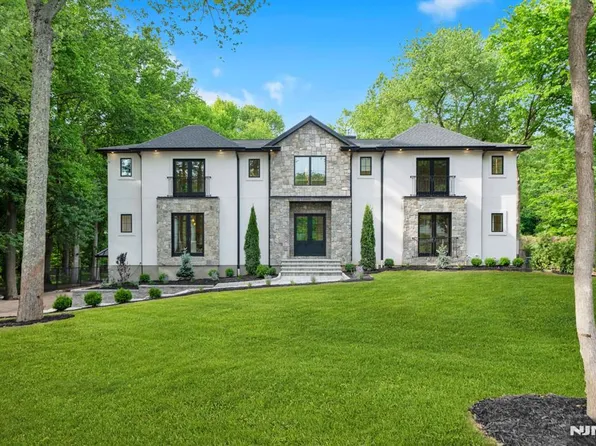 165 Hickory Ln, Closter, NJ 07624